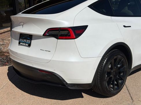 Used 2020 Tesla Model Y Long Range image 16