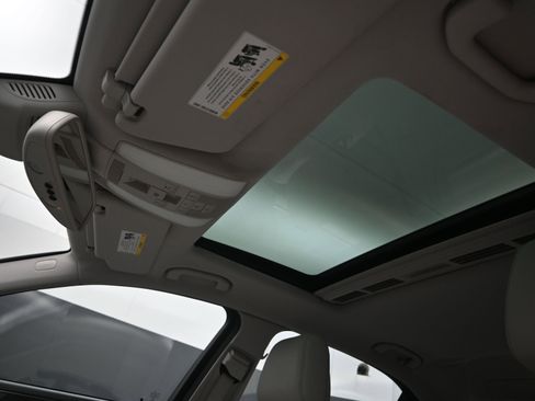 Used 2015 Mercedes-Benz E 350 Sedan image 12