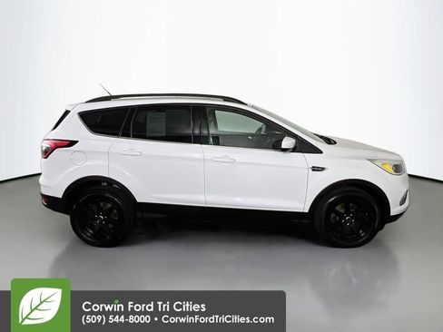 Used 2018 Ford Escape SE image 18