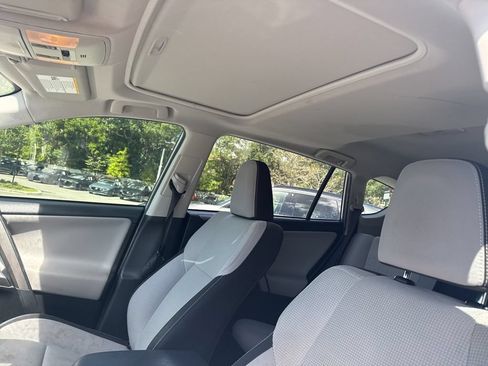 Used 2018 Toyota RAV4 XLE FWD image 16