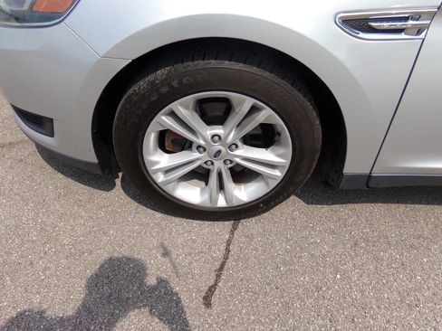 Used 2016 Ford Taurus SE image 30