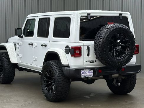 Used 2024 Jeep Wrangler Unlimited Sahara w/ Technology Group AWD/4WD image 3