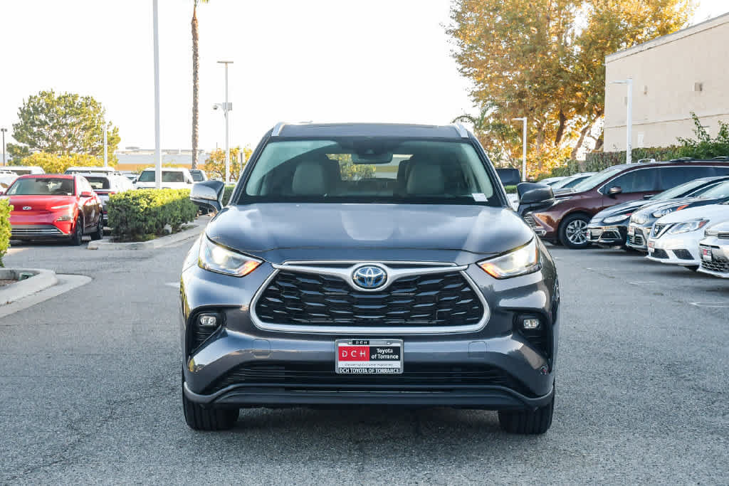 Certified 2023 Toyota Highlander XLE AWD/4WD image 2