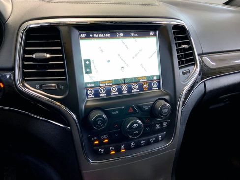 Used 2018 Jeep Grand Cherokee Overland AWD/4WD image 6