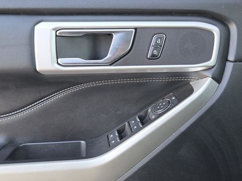 Used 2022 Ford Explorer XLT w/ Equipment Group 202A image 22