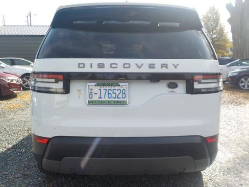 Used 2018 Land Rover Discovery SE image 4