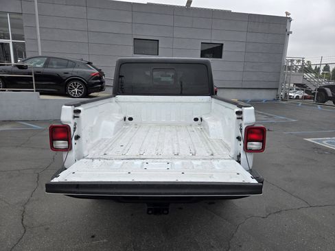 Certified 2022 Jeep Gladiator Sport image 26