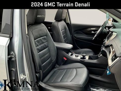 Used 2024 GMC Terrain Denali w/ Denali Premium Package image 31