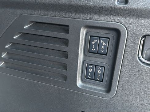 Used 2025 Buick Enclave Preferred w/ Power Package FWD image 29