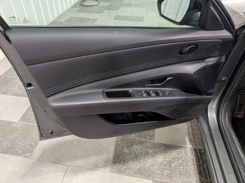 Used 2025 Hyundai Elantra Sport image 11