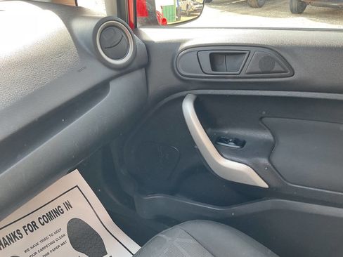 Used 2013 Ford Fiesta SE image 14