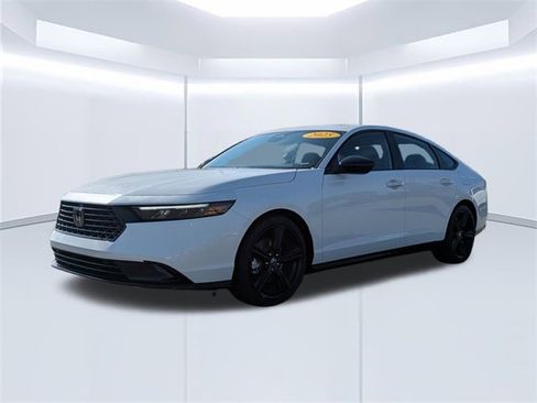 Used 2025 Honda Accord Sport image 9