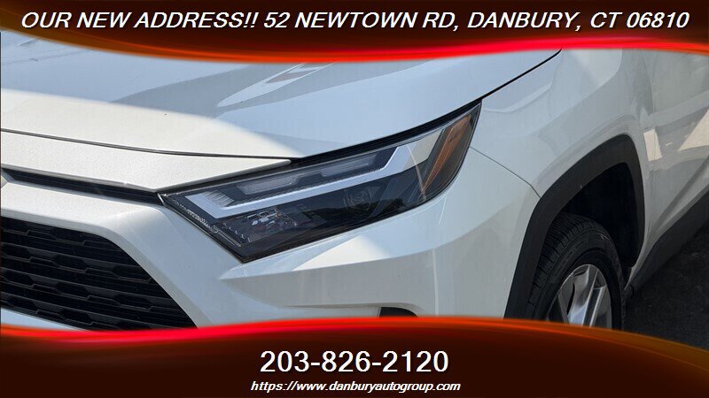 Used 2022 Toyota RAV4 XLE Premium FWD image 9