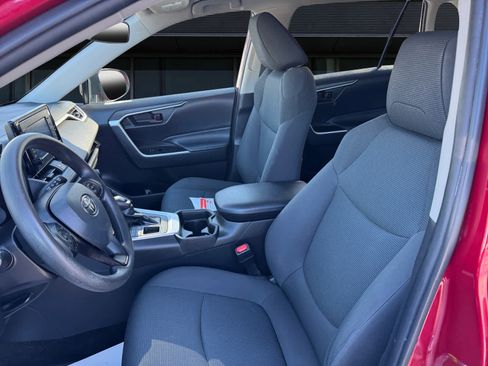 Used 2021 Toyota RAV4 LE image 2