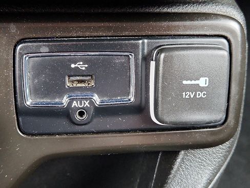 Used 2023 Jeep Renegade Latitude AWD/4WD image 23