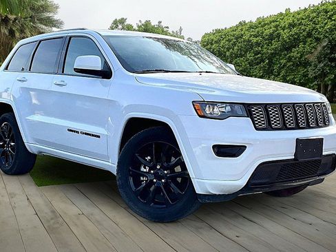 Used 2021 Jeep Grand Cherokee Laredo X RWD image 9