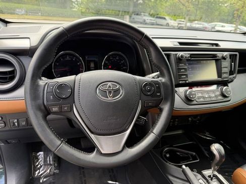 Used 2018 Toyota RAV4 SE w/ Power Extra Value Package FWD image 15