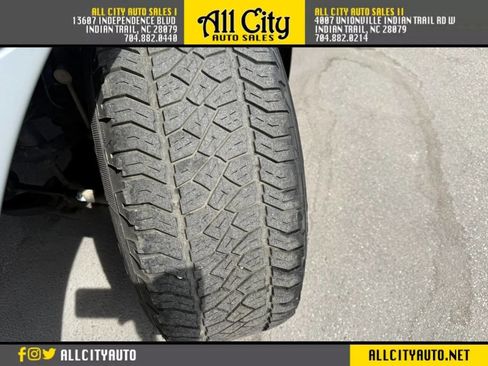 Used 2005 Toyota Tacoma PreRunner RWD image 38