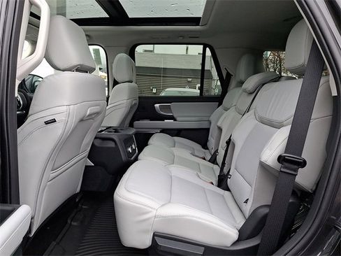 New 2025 Ford Expedition Platinum w/ Driver's Package image 8