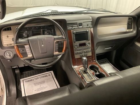 Used 2014 Lincoln Navigator 4WD image 2