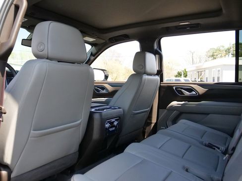 Used 2022 GMC Yukon XL SLT w/ SLT Premium Package image 27