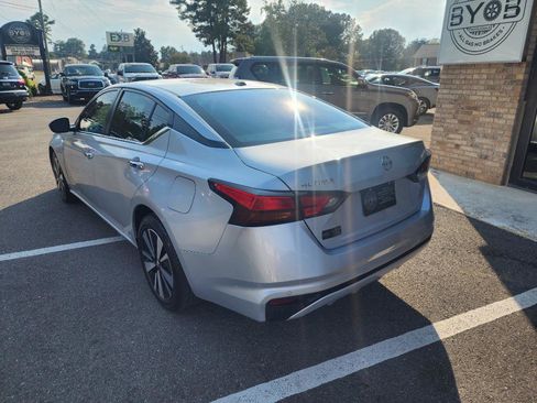 Used 2021 Nissan Altima 2.5 SV image 3