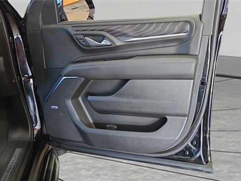 Used 2024 GMC Yukon XL Denali image 15