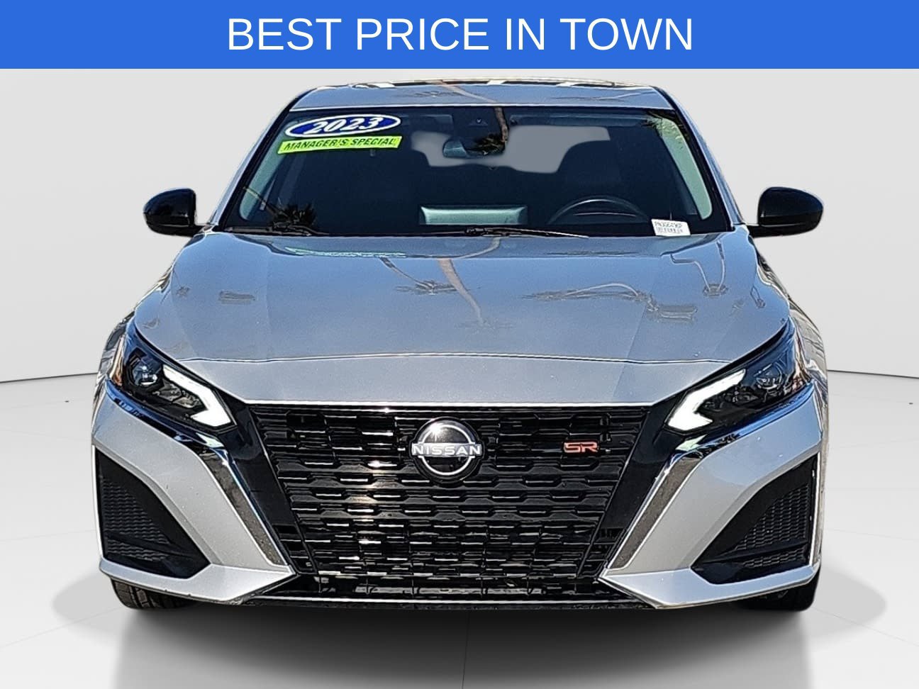 Used 2023 Nissan Altima 2.5 SR w/ SR Premium Package FWD image 2
