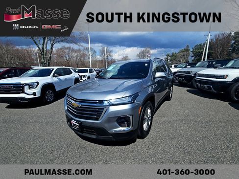 Used 2023 Chevrolet Traverse LT w/ Rear Camera Mirror Package image 1