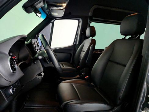 Used 2023 Mercedes-Benz Sprinter 2500 image 7