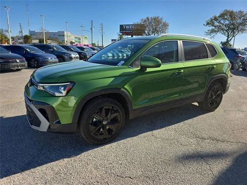 New 2026 Volkswagen Taos SE image 5