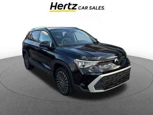 Used 2025 Volkswagen Taos SE image 1