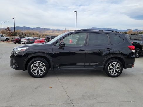 Used 2023 Subaru Forester Premium image 2