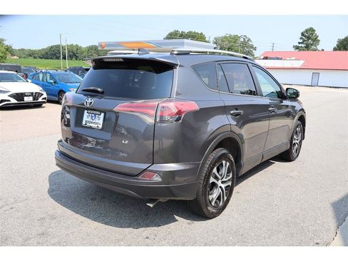 Used 2016 Toyota RAV4 LE FWD image 7