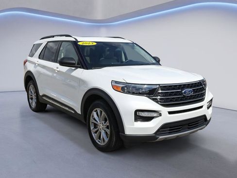 Used 2023 Ford Explorer XLT w/ Equipment Group 202A image 9