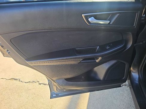Used 2018 Ford Edge SE image 17