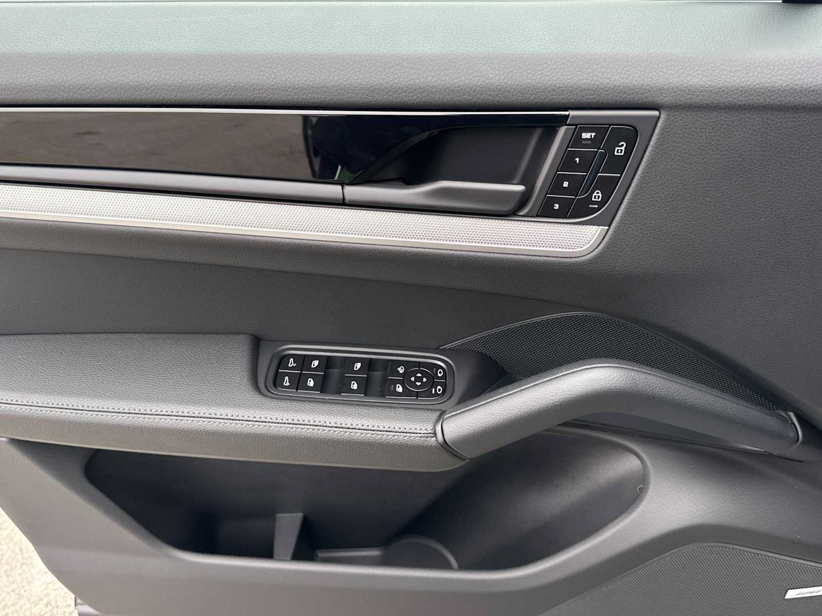 New 2025 Porsche Cayenne Coupe AWD/4WD image 12