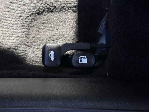 Used 2023 Hyundai Elantra Limited image 26