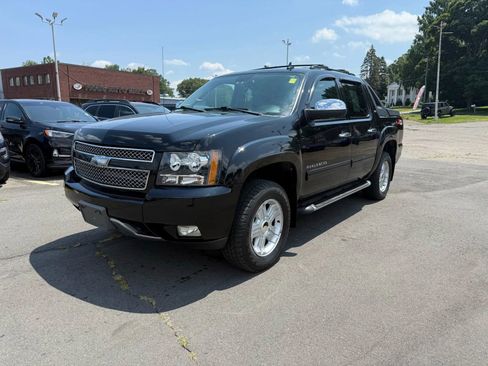 Used 2011 Chevrolet Avalanche LT w/ Luxury Package image 4