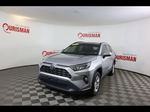 Used 2021 Toyota RAV4 XLE w/ Convenience Package image 2