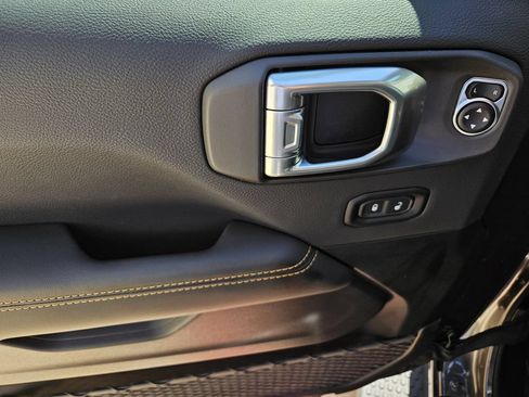 New 2026 Jeep Wrangler Unlimited Sahara AWD/4WD image 17