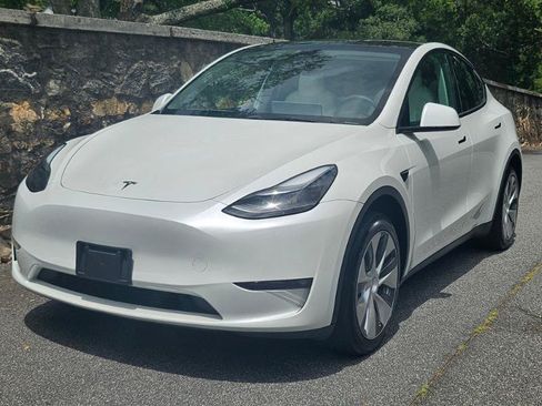 Used 2023 Tesla Model Y Long Range AWD/4WD image 14
