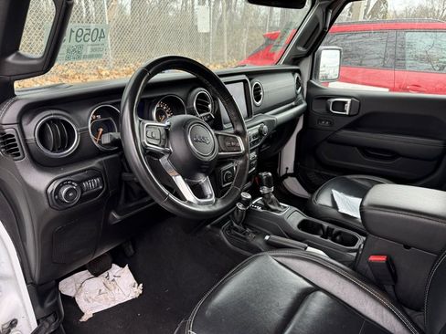 Used 2021 Jeep Wrangler Unlimited Sahara image 9