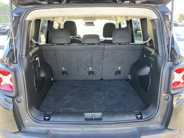 Used 2023 Jeep Renegade Latitude AWD/4WD image 18