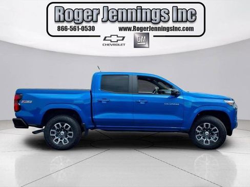 Used 2023 Chevrolet Colorado Z71 w/ Z71 Convenience Package 2 AWD/4WD image 5