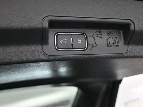 Used 2023 Ford Explorer XLT image 42