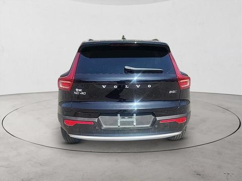 Certified 2025 Volvo XC40 B5 Core AWD/4WD image 4