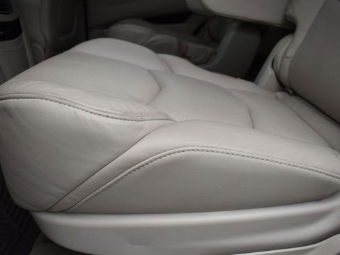 Used 2015 Cadillac Escalade Luxury image 26
