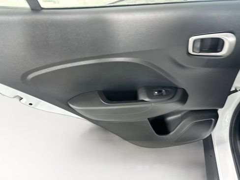 Used 2025 Hyundai Venue SEL image 25