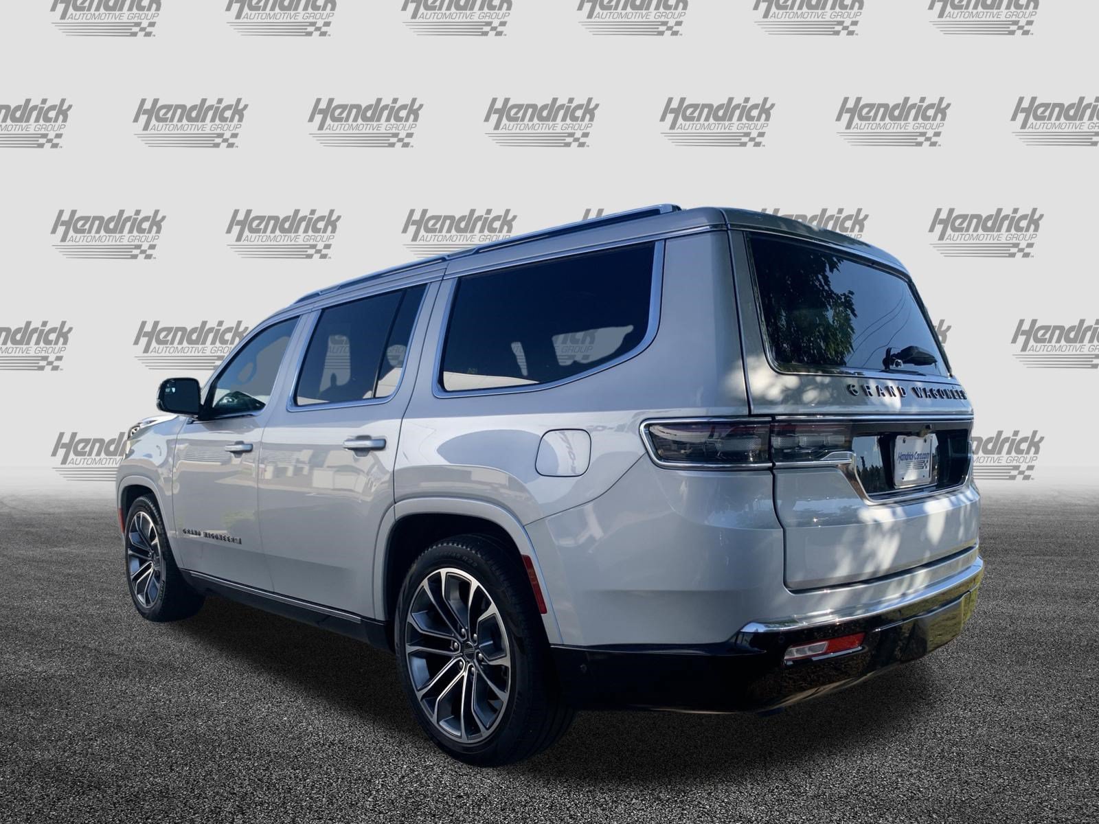 Used 2024 Jeep Grand Wagoneer Series III w/ Rear Seat Video Group 1 AWD/4WD image 8